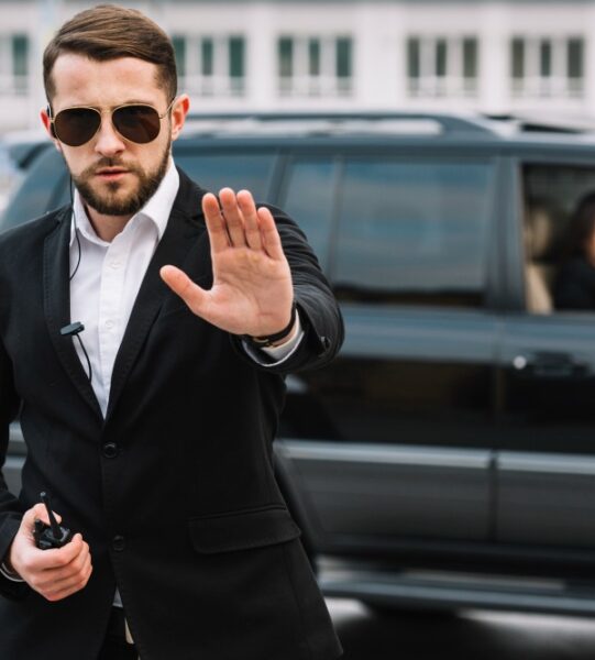security-man-stopping-photographers-1