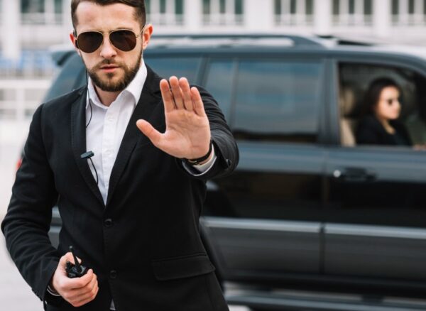 security-man-stopping-photographers-1